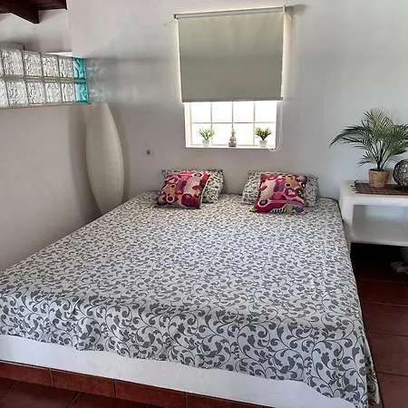 Loft Near The דירה